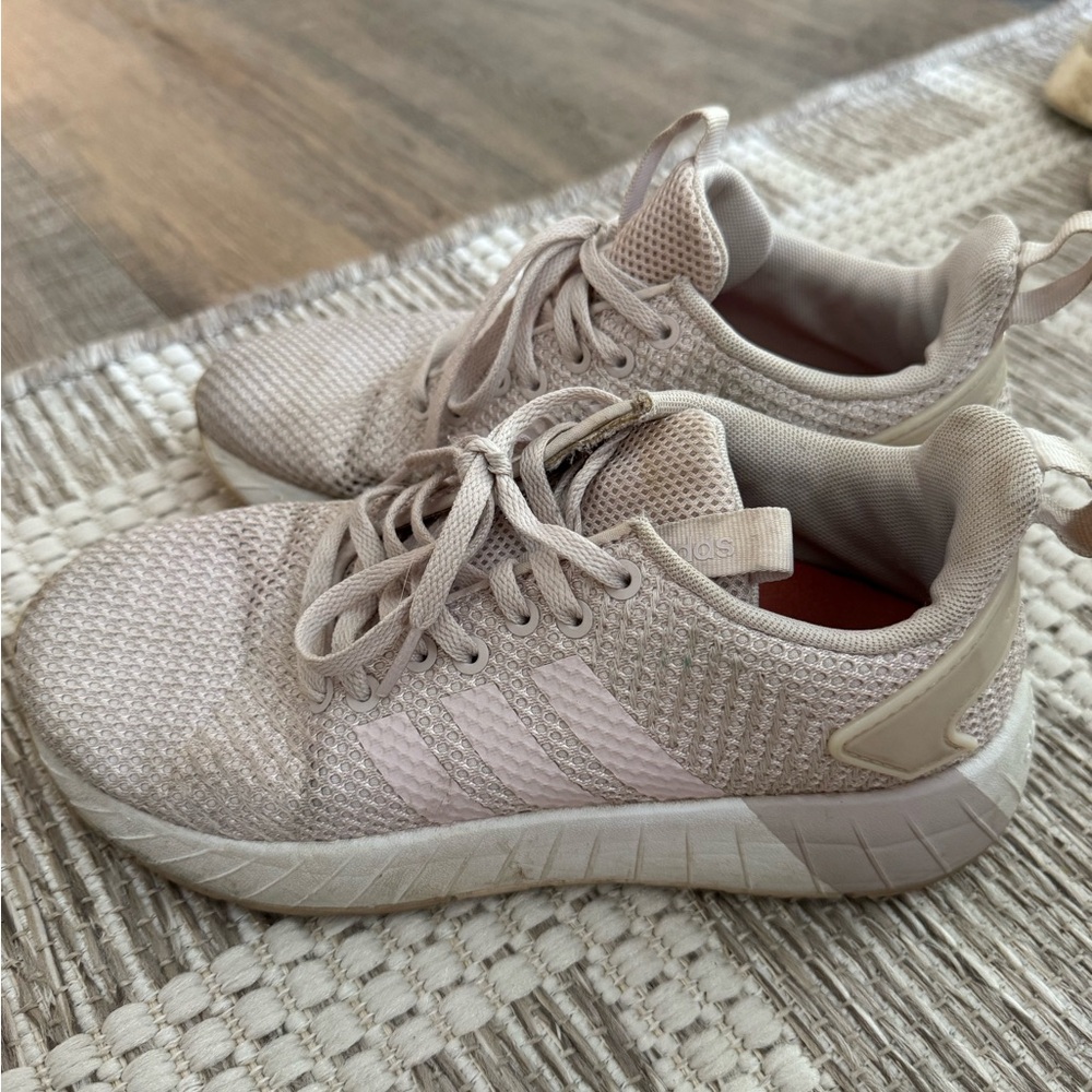 Adidas light pink tennis shoes